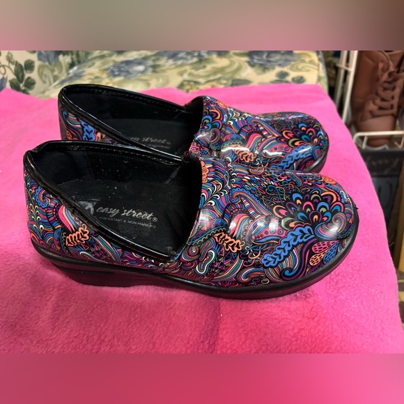 easy street Shoes - Easy Street Women's Vibrant Patterned Clogs